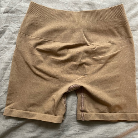 Alphalete Tan Bike Shorts with Ruched Waistband - Picture 3 of 3